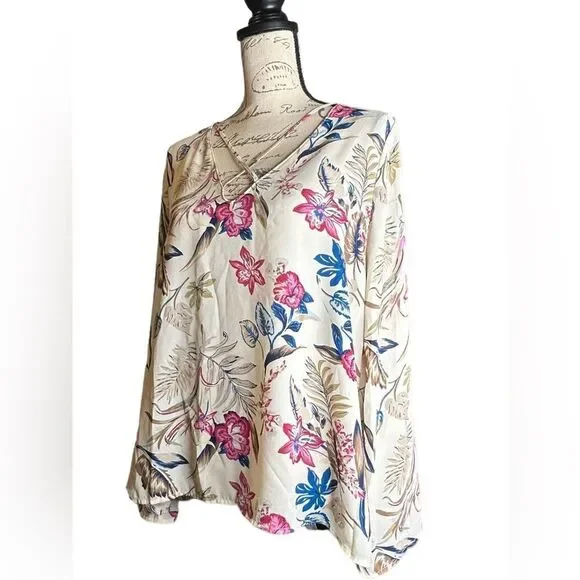 Lush size M floral long sleeves blouse.  Crisscross design in the front EUC - Picture 2 of 8
